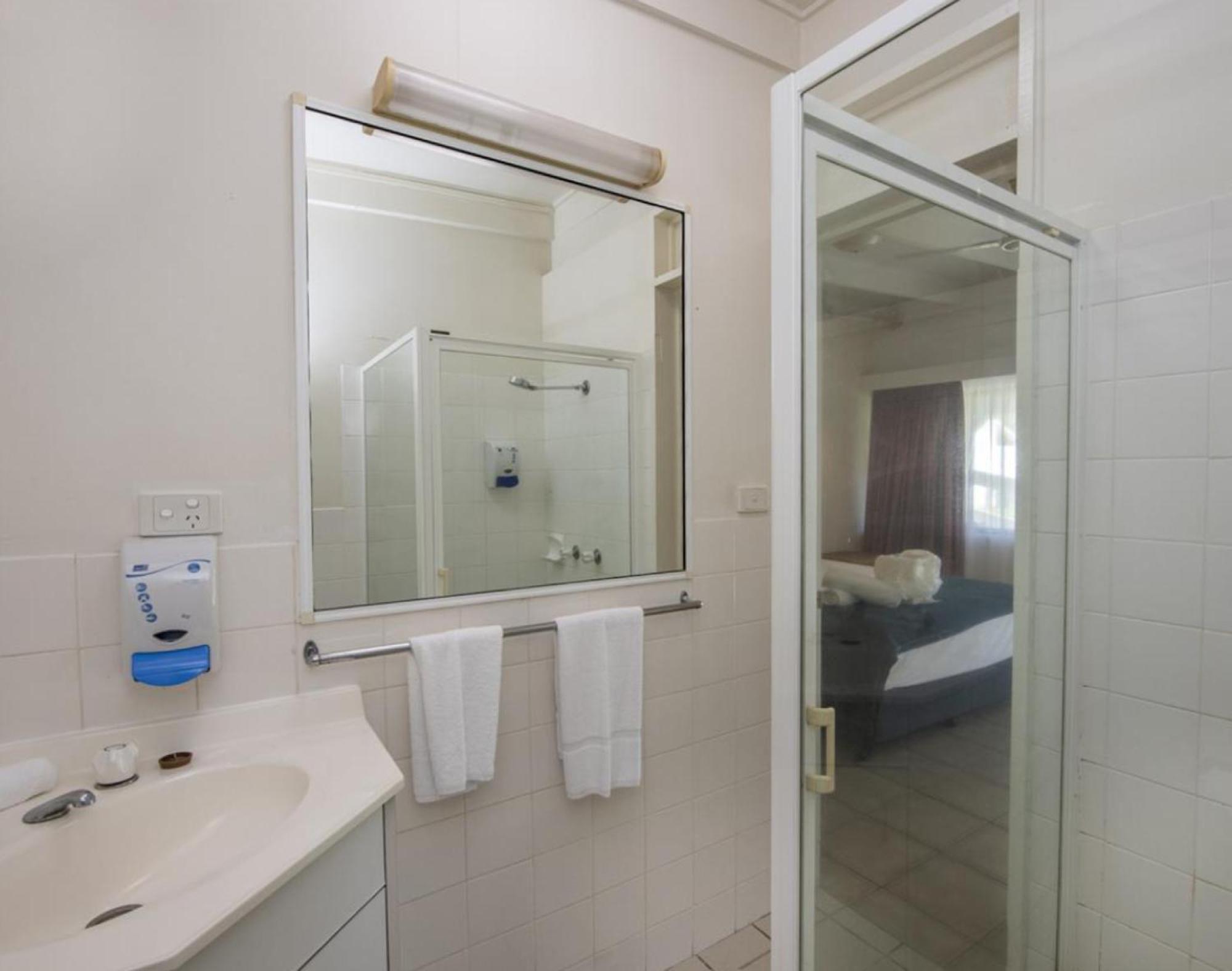 Affordable Island Escape! Queen Studio, Nelly Bay Bagian luar foto