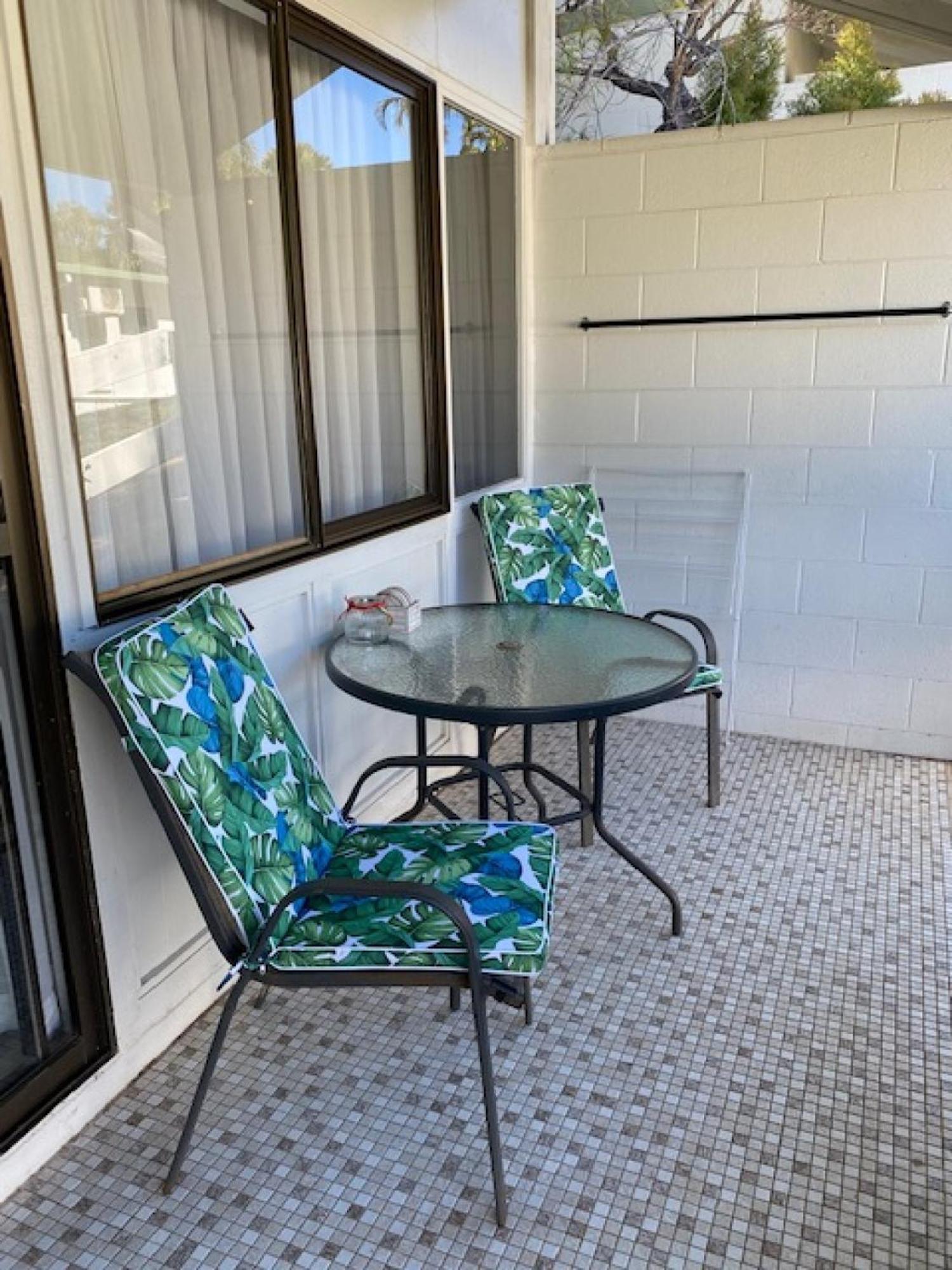 Affordable Island Escape! Queen Studio, Nelly Bay Bagian luar foto