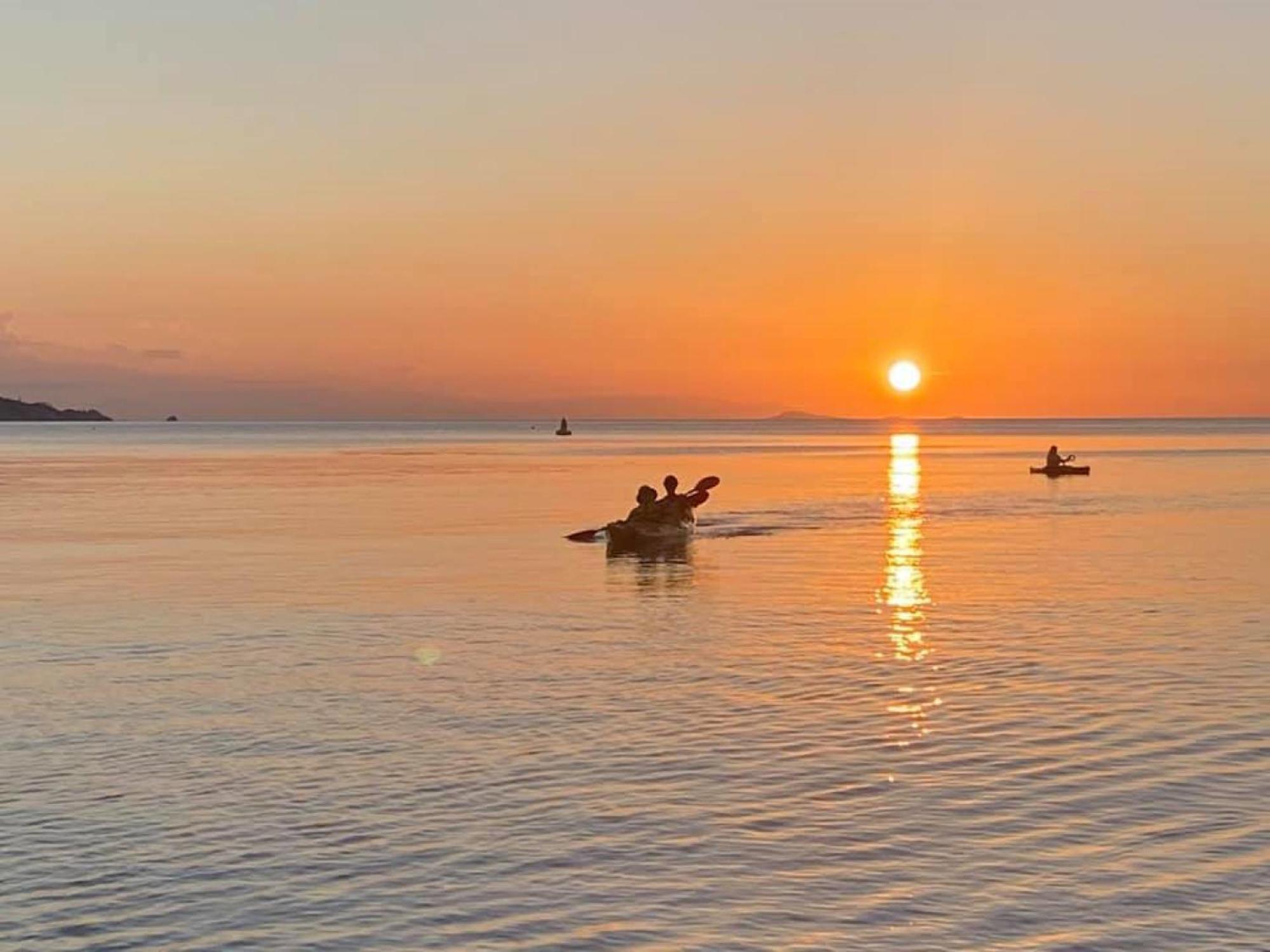 Affordable Island Escape! Queen Studio, Nelly Bay Bagian luar foto