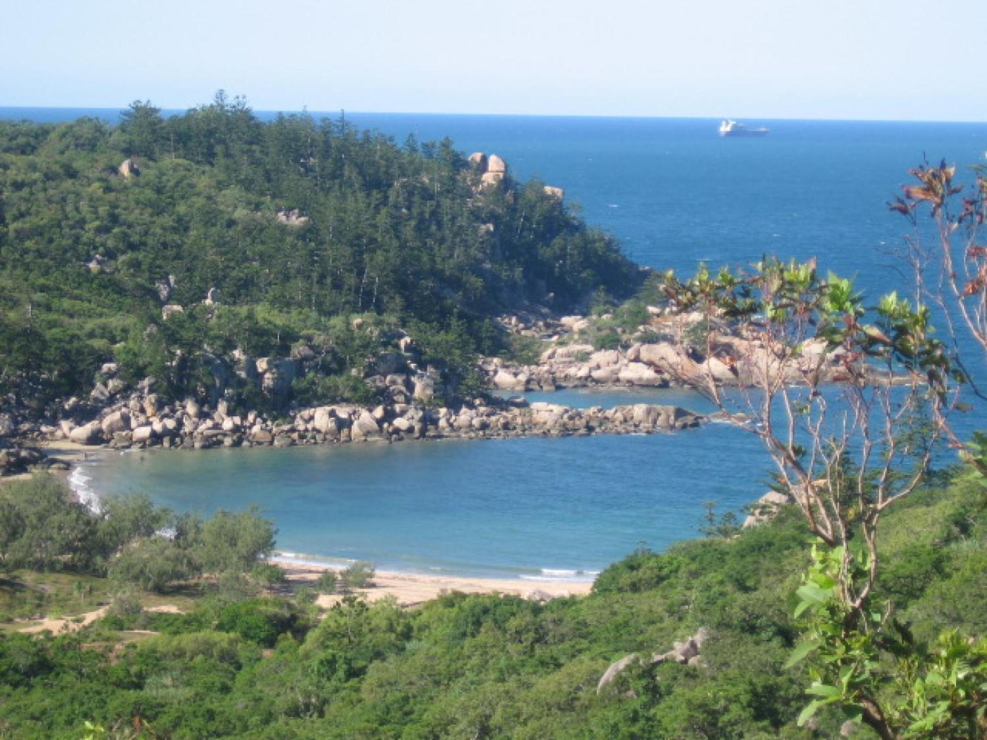 Affordable Island Escape! Queen Studio, Nelly Bay Bagian luar foto