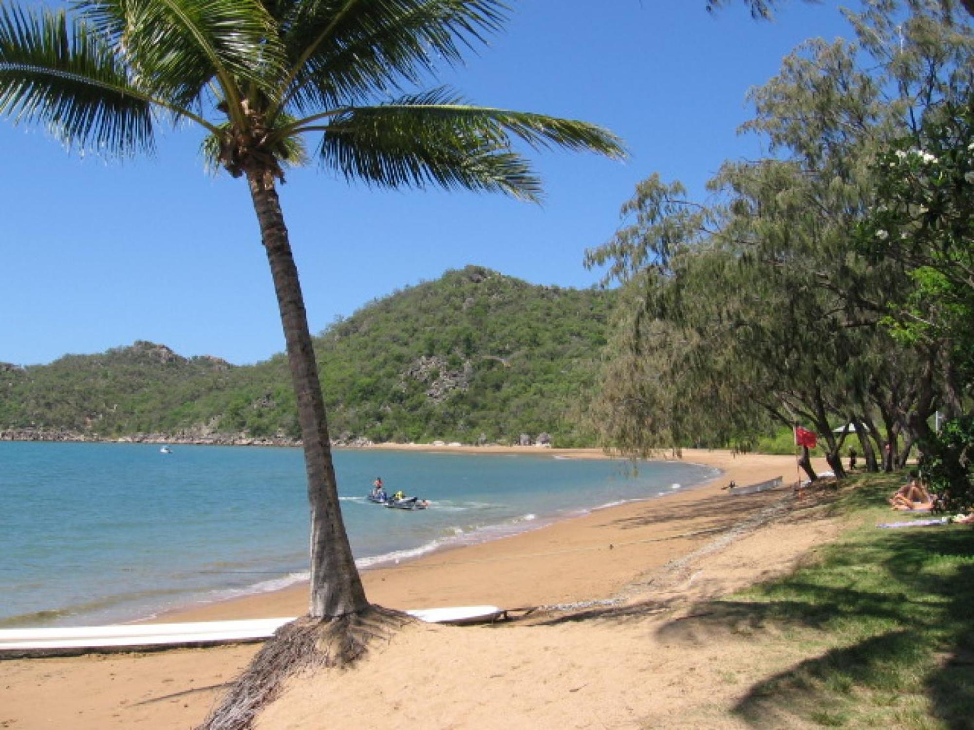 Affordable Island Escape! Queen Studio, Nelly Bay Bagian luar foto